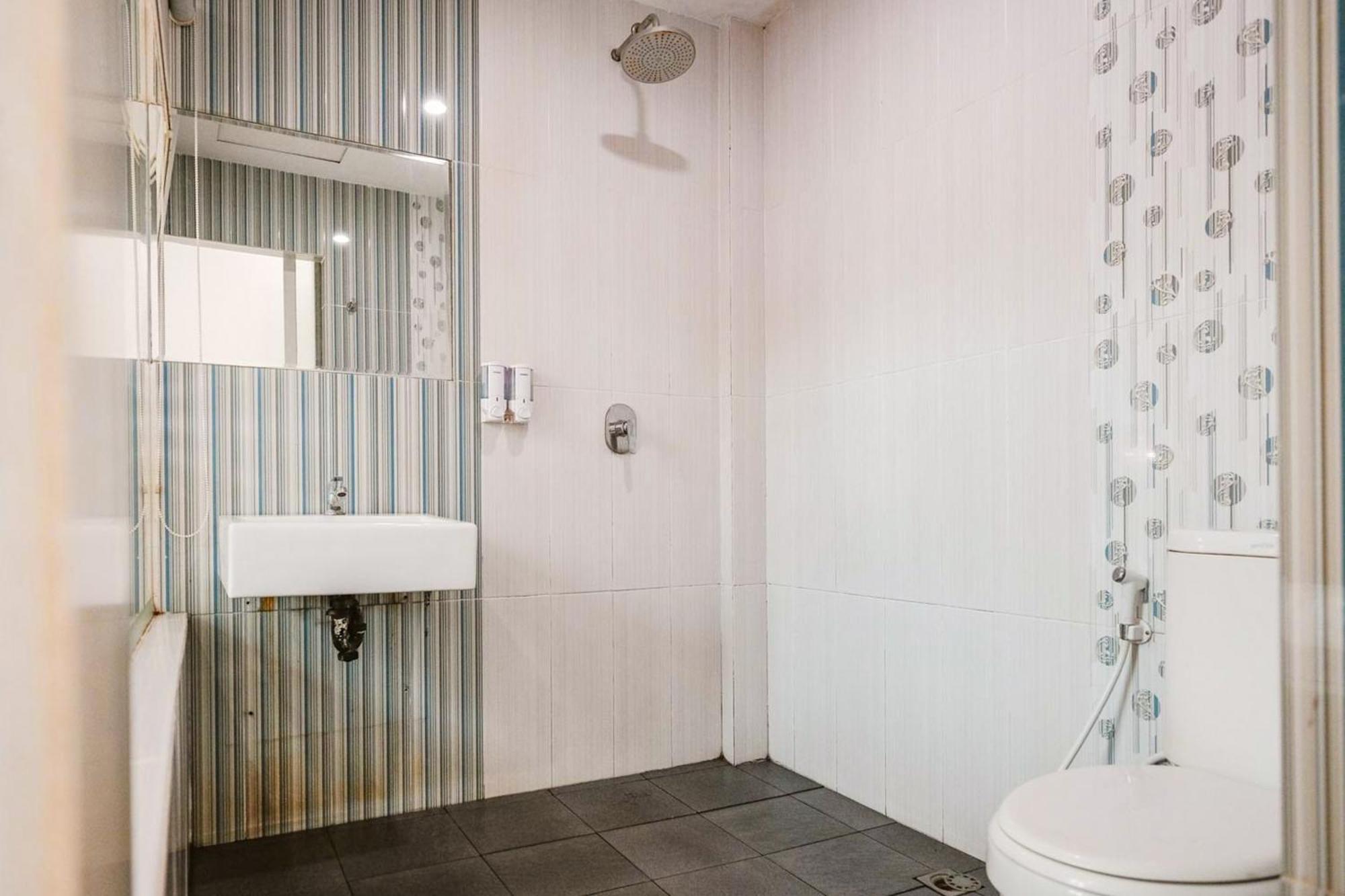 Reddoorz Premium At Hotel T-One Jambi Tanjungjohor 외부 사진