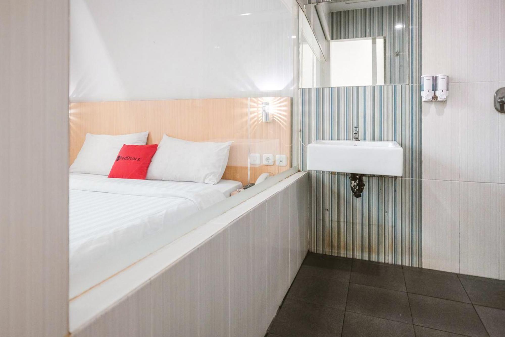 Reddoorz Premium At Hotel T-One Jambi Tanjungjohor 외부 사진